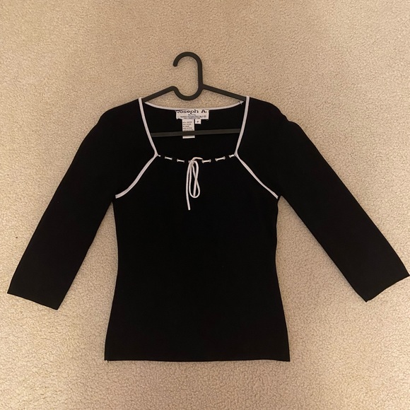 Joseph A. Petite black top, made of viscose and nylon. In good condition. - Picture 2 of 2